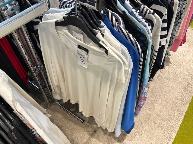 Dames blouses, rokken, jurken en broeken (400 stuks) - afbeelding 33 van  94