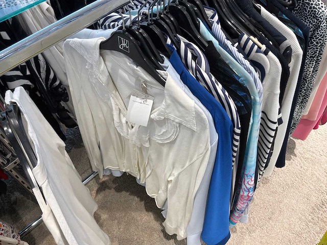 Dames blouses, rokken, jurken en broeken (400 stuks) - afbeelding 34 van  94