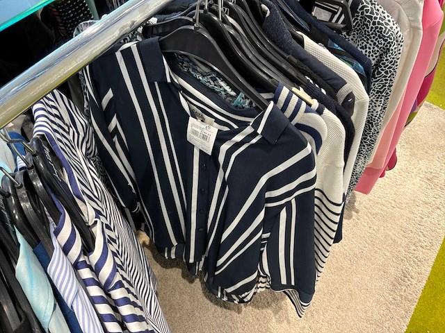 Dames blouses, rokken, jurken en broeken (400 stuks) - afbeelding 45 van  94