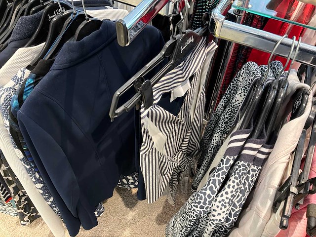 Dames blouses, rokken, jurken en broeken (400 stuks) - afbeelding 59 van  94