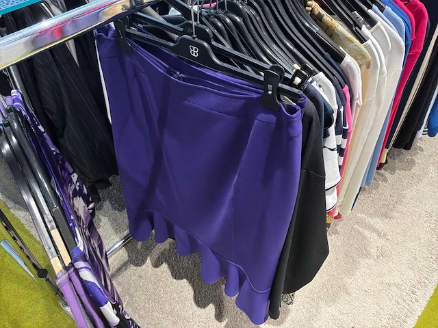 Dames blouses, rokken, jurken en broeken (400 stuks) - afbeelding 51 van  94