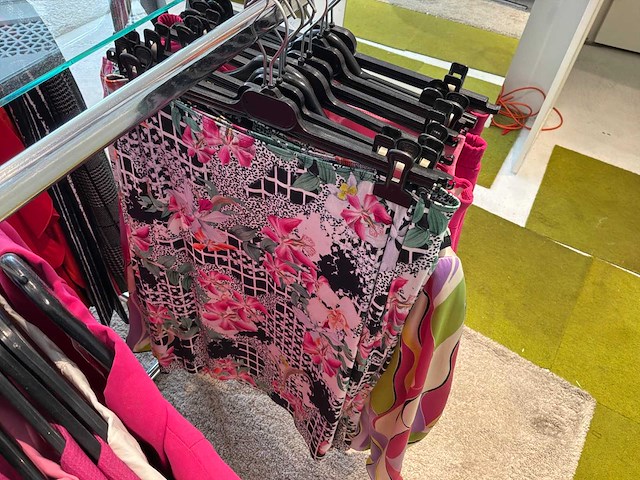 Dames blouses, rokken, jurken en broeken (400 stuks) - afbeelding 71 van  94