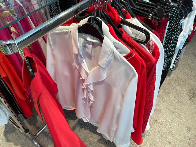 Dames blouses, rokken, jurken en broeken (400 stuks) - afbeelding 77 van  94