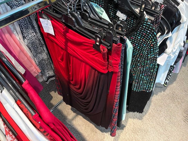 Dames blouses, rokken, jurken en broeken (400 stuks) - afbeelding 85 van  94