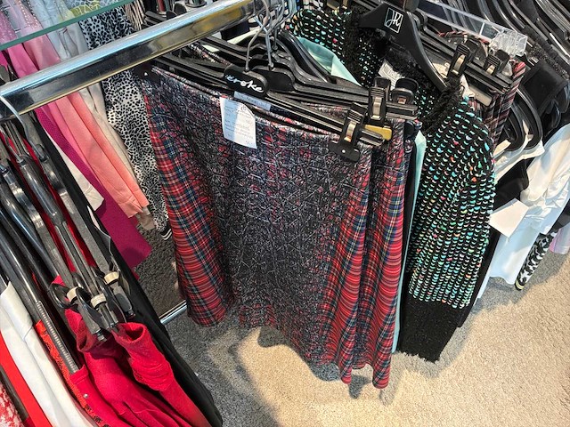 Dames blouses, rokken, jurken en broeken (400 stuks) - afbeelding 86 van  94
