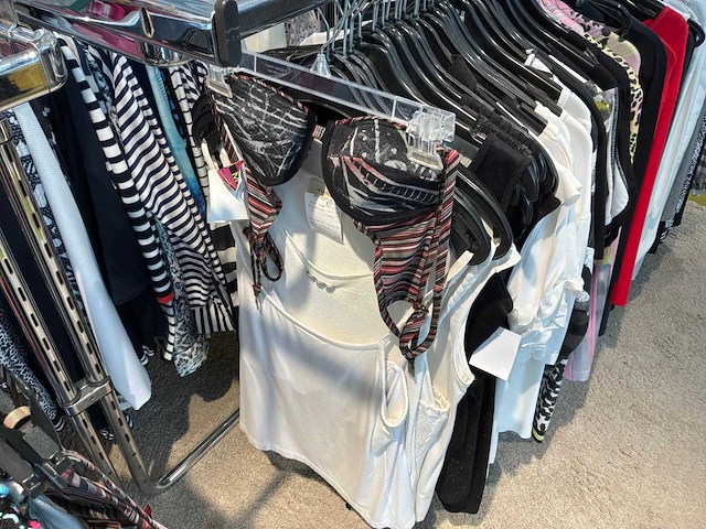 Dames blouses, rokken, jurken en broeken (400 stuks) - afbeelding 90 van  94