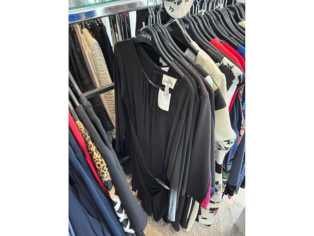 Dames blouses, rokken, jurken en broeken (420 stuks) - afbeelding 8 van  105