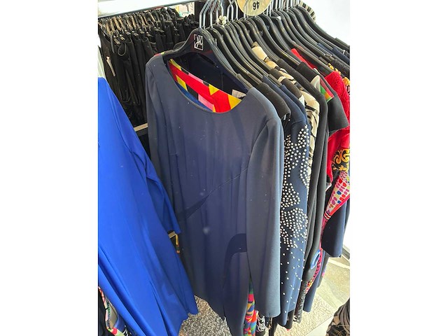 Dames blouses, rokken, jurken en broeken (420 stuks) - afbeelding 17 van  105