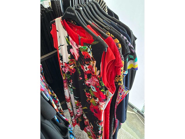 Dames blouses, rokken, jurken en broeken (420 stuks) - afbeelding 24 van  105