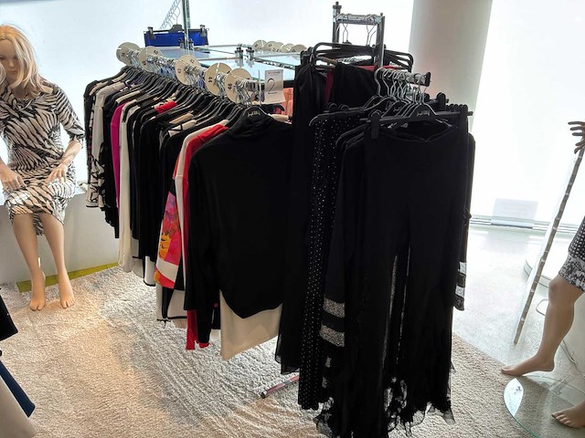 Dames blouses, rokken, jurken en broeken (420 stuks) - afbeelding 30 van  105