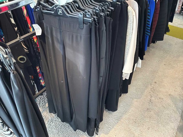 Dames blouses, rokken, jurken en broeken (420 stuks) - afbeelding 29 van  105