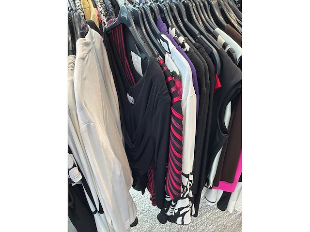 Dames blouses, rokken, jurken en broeken (420 stuks) - afbeelding 32 van  105