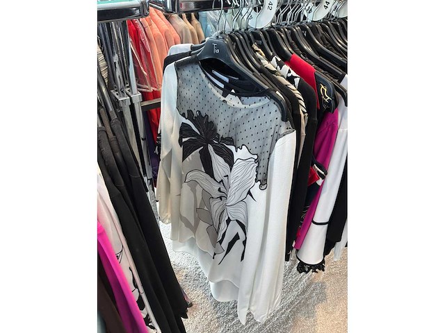 Dames blouses, rokken, jurken en broeken (420 stuks) - afbeelding 35 van  105