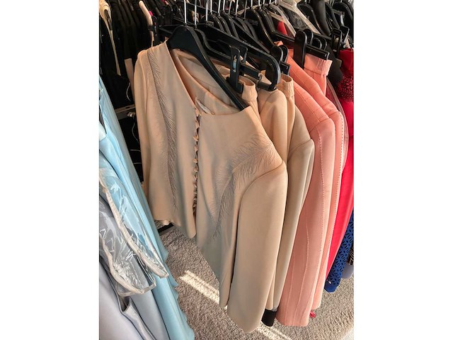 Dames blouses, rokken, jurken en broeken (420 stuks) - afbeelding 37 van  105