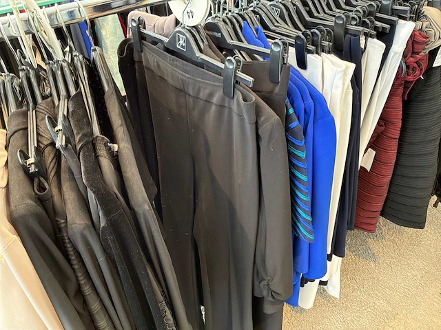 Dames blouses, rokken, jurken en broeken (420 stuks) - afbeelding 41 van  105