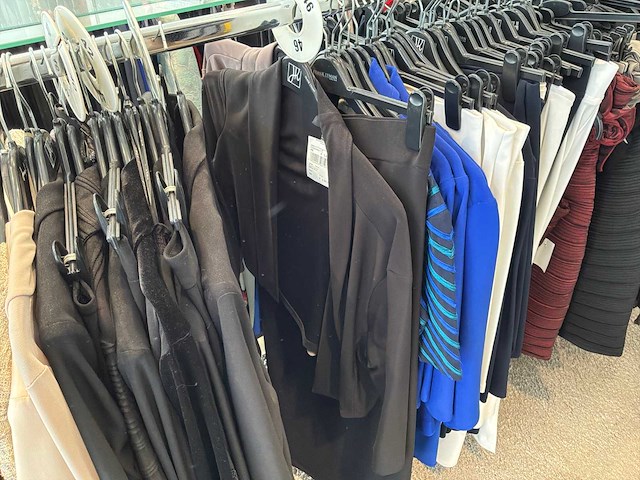 Dames blouses, rokken, jurken en broeken (420 stuks) - afbeelding 43 van  105