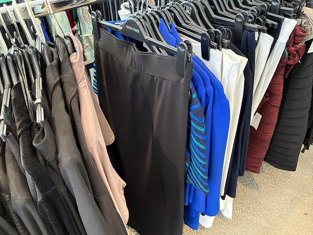 Dames blouses, rokken, jurken en broeken (420 stuks) - afbeelding 44 van  105