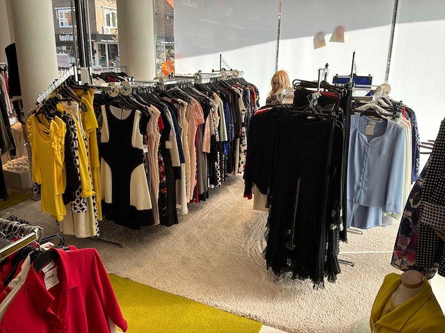 Dames blouses, rokken, jurken en broeken (420 stuks) - afbeelding 38 van  105