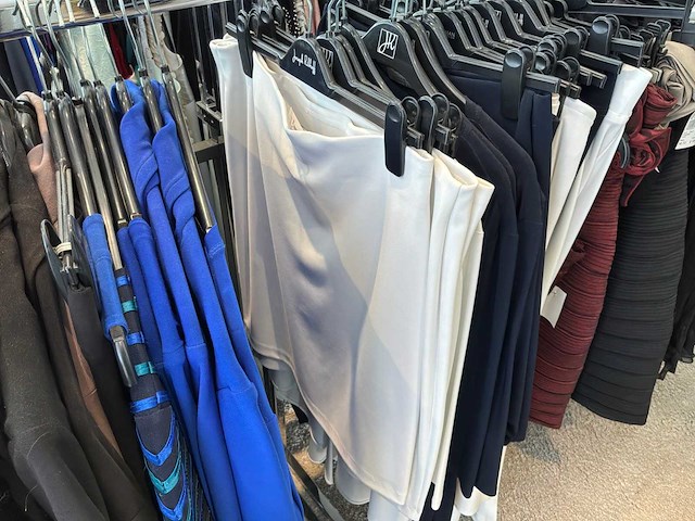 Dames blouses, rokken, jurken en broeken (420 stuks) - afbeelding 48 van  105