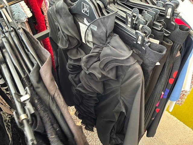 Dames blouses, rokken, jurken en broeken (420 stuks) - afbeelding 54 van  105