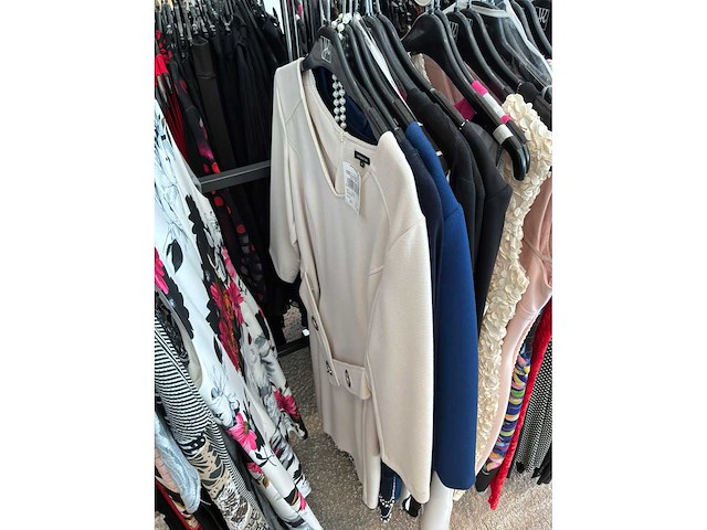 Dames blouses, rokken, jurken en broeken (420 stuks) - afbeelding 69 van  105