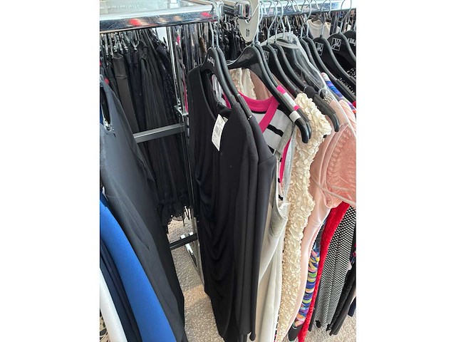 Dames blouses, rokken, jurken en broeken (420 stuks) - afbeelding 72 van  105