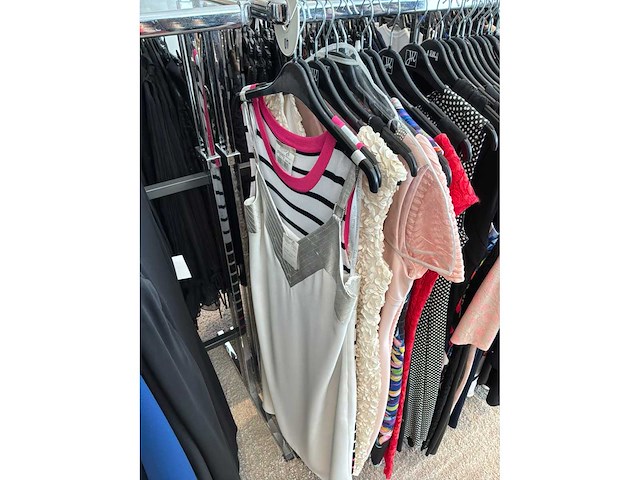 Dames blouses, rokken, jurken en broeken (420 stuks) - afbeelding 74 van  105