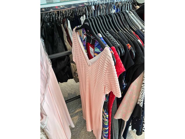 Dames blouses, rokken, jurken en broeken (420 stuks) - afbeelding 76 van  105