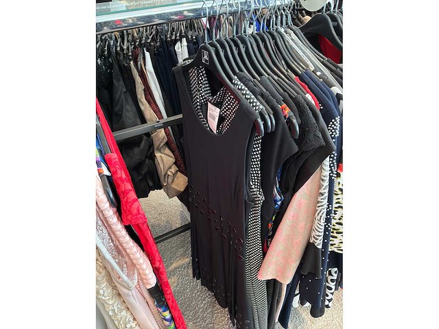 Dames blouses, rokken, jurken en broeken (420 stuks) - afbeelding 78 van  105