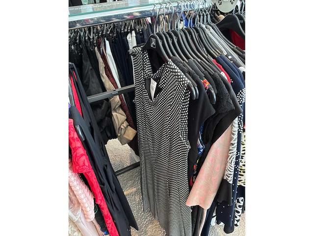 Dames blouses, rokken, jurken en broeken (420 stuks) - afbeelding 79 van  105