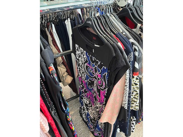 Dames blouses, rokken, jurken en broeken (420 stuks) - afbeelding 83 van  105