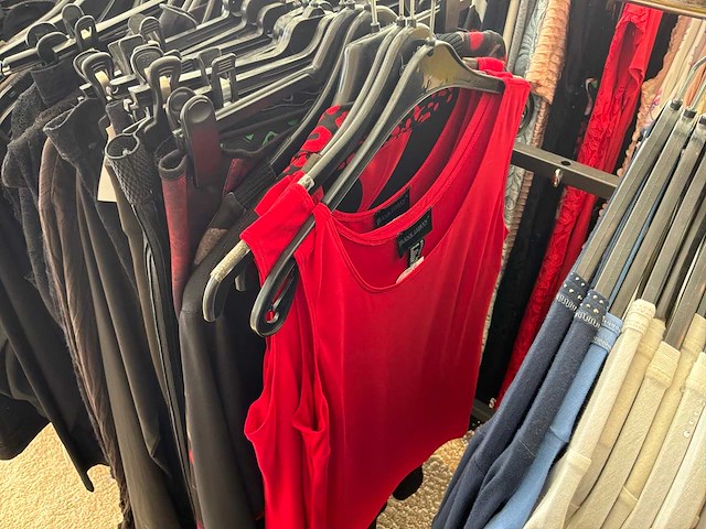 Dames blouses, rokken, jurken en broeken (420 stuks) - afbeelding 73 van  105