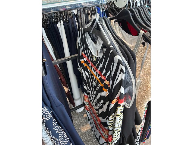 Dames blouses, rokken, jurken en broeken (420 stuks) - afbeelding 90 van  105