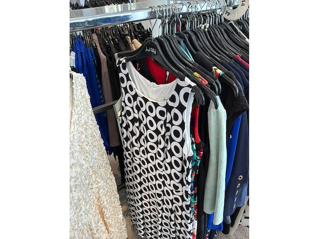 Dames blouses, rokken, jurken en broeken (420 stuks) - afbeelding 96 van  105