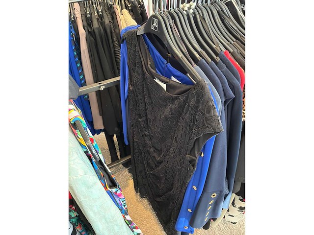 Dames blouses, rokken, jurken en broeken (420 stuks) - afbeelding 104 van  105