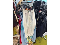 Dames blouses, t-shirts en tops (115 stuks) - afbeelding 2 van  22