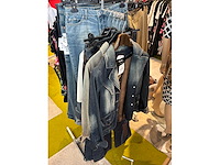 Dames blouses, t-shirts en tops (115 stuks) - afbeelding 5 van  22