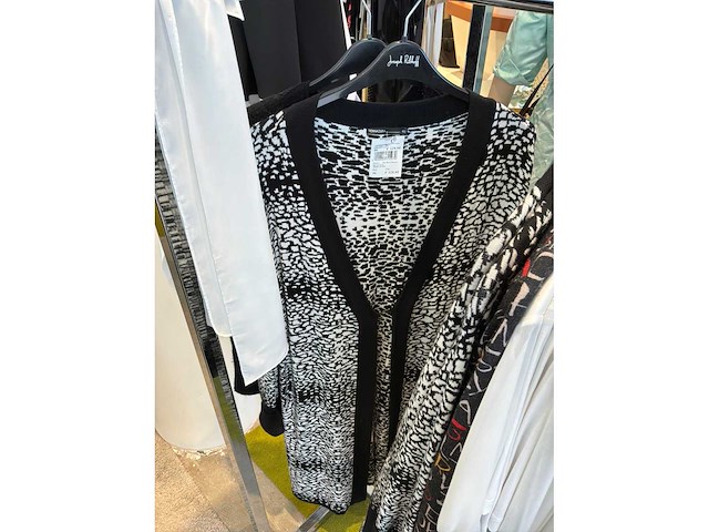 Dames blouses, t-shirts en tops (115 stuks) - afbeelding 8 van  22