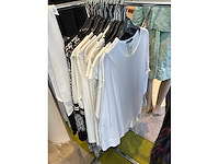 Dames blouses, t-shirts en tops (115 stuks) - afbeelding 10 van  22
