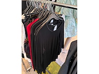 Dames blouses, t-shirts en tops (115 stuks) - afbeelding 15 van  22