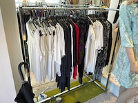 Dames blouses, t-shirts en tops (115 stuks) - afbeelding 7 van  22