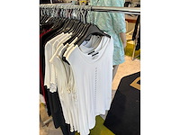 Dames blouses, t-shirts en tops (115 stuks) - afbeelding 21 van  22