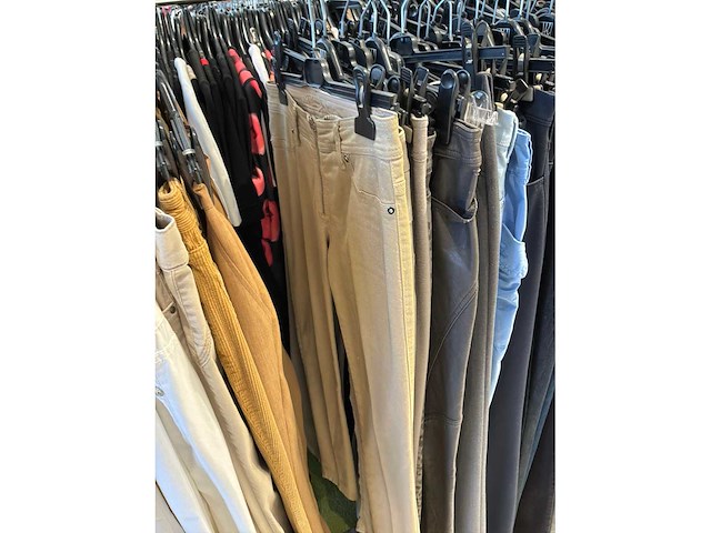 Dames broeken (178 stuks) - afbeelding 1 van  60