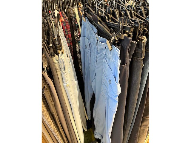 Dames broeken (178 stuks) - afbeelding 4 van  60