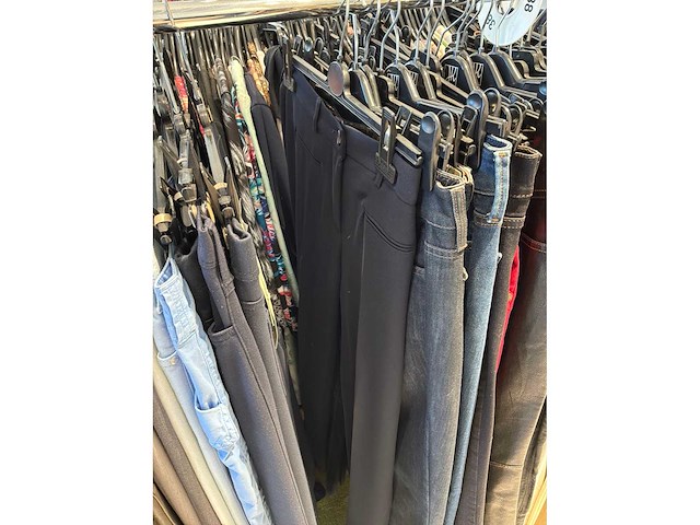 Dames broeken (178 stuks) - afbeelding 6 van  60