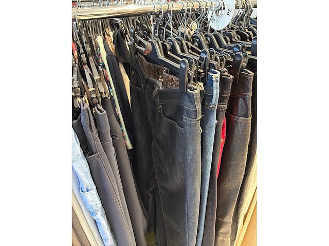 Dames broeken (178 stuks) - afbeelding 7 van  60