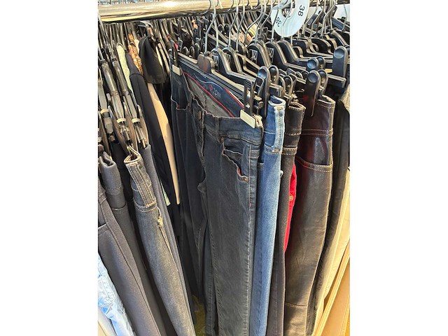 Dames broeken (178 stuks) - afbeelding 9 van  60