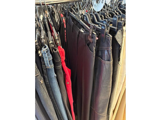 Dames broeken (178 stuks) - afbeelding 13 van  60