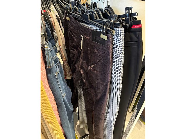 Dames broeken (178 stuks) - afbeelding 19 van  60