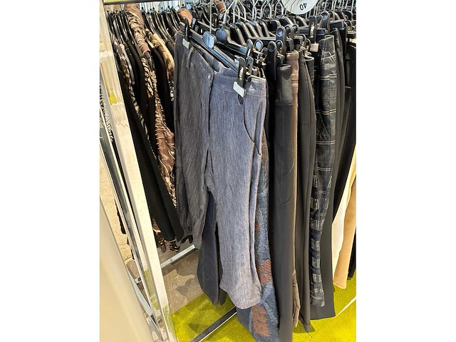 Dames broeken (178 stuks) - afbeelding 22 van  60